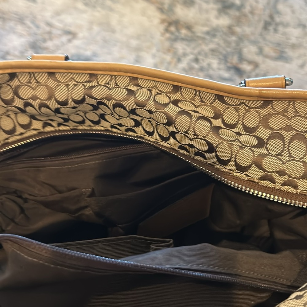 Coach signature Voyager tote 15 x 12 material and rawhide traditional coach - Picture 10 of 16